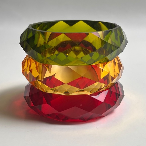 Set of 3 Vintage Lucite Facet Carved Bangle Bracelets - Picture 10 of 13